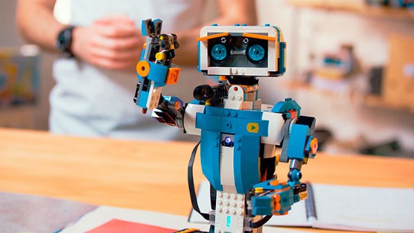 LEGO Boost, un juego para que los niños aprendan a programar robots