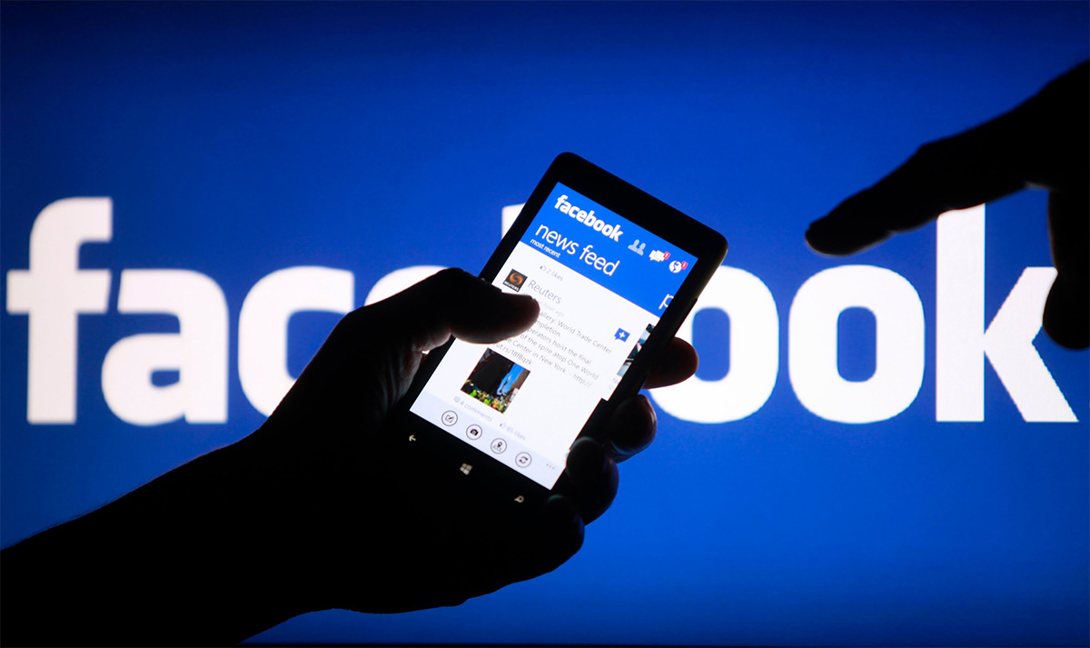 Facebook, cómo entrar en directo en un vídeo en grupo