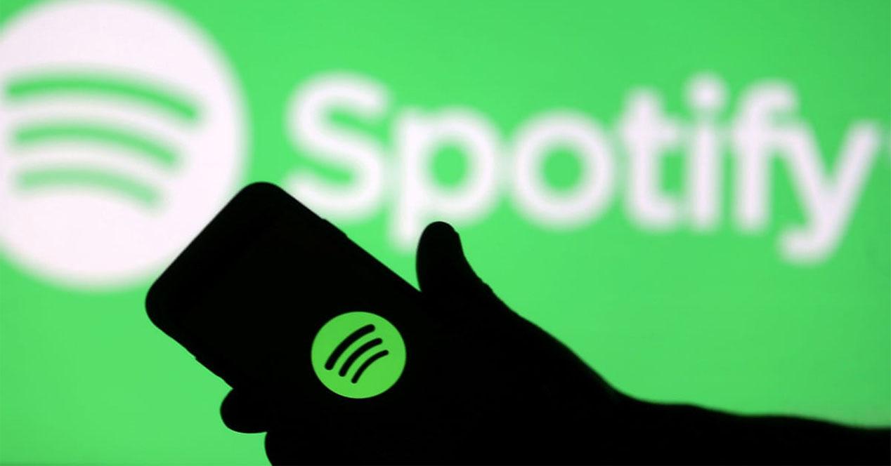 En Spotify se me cambia la música sola, ¿cómo lo soluciono?