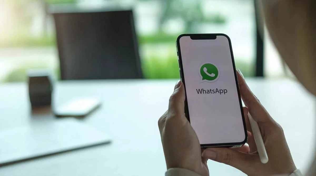 Por qué las opciones y los iconos de WhatsApp se ven diferentes