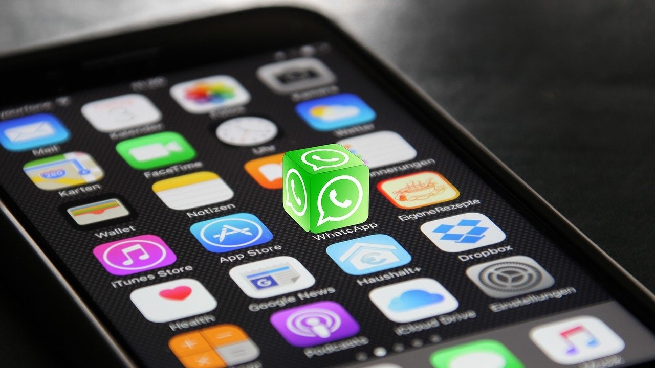 Carina IA VS LuzIA: ¿cuál es el mejor asistente inteligente para WhatsApp?