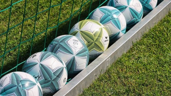 Cómo canjear códigos gratis para conseguir sobres y jugadores en EA Sports FC Mobile