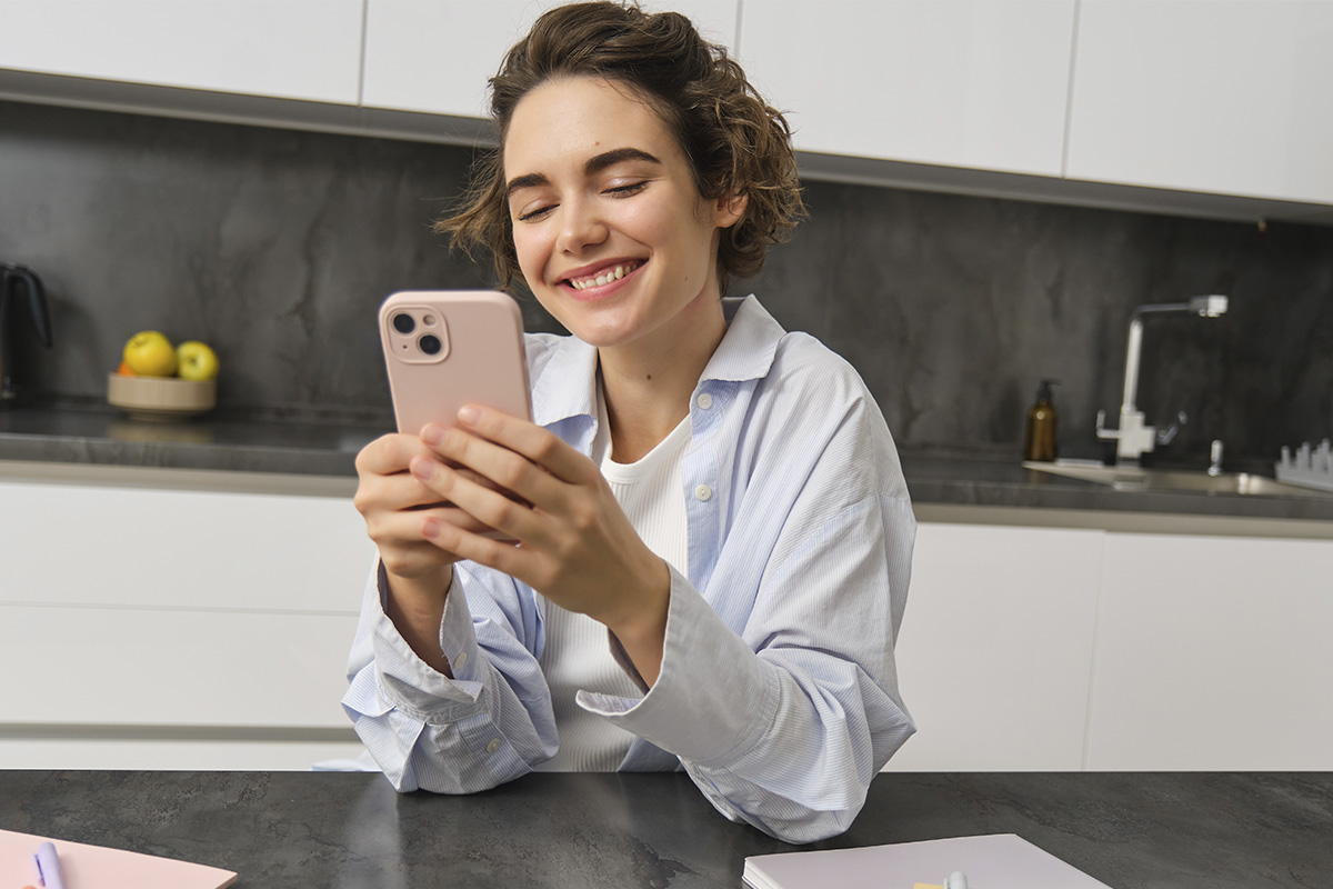 Prompts de ChatGPT útiles para ligar en 2025 por Tinder - Para mantener viva la conversación