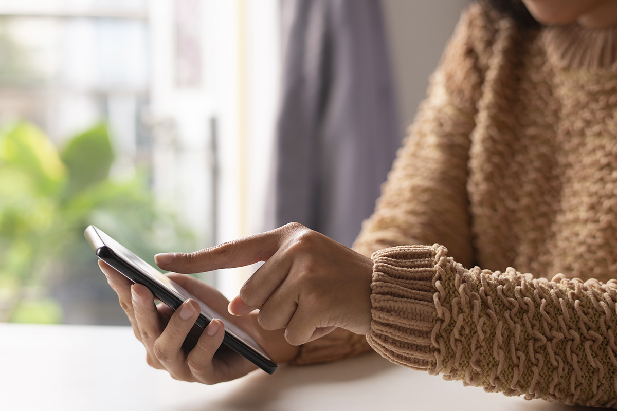 Prompts de ChatGPT útiles para ligar en 2025 por Tinder - Para una bio que enganche