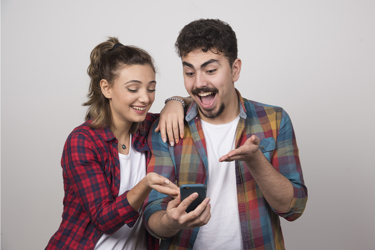 Ideas de juegos para parejas por WhatsApp - Encuentra el error