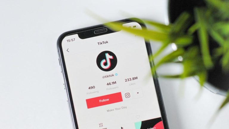 Cómo bloquear a alguien en TikTok en 2026, todas las opciones posibles